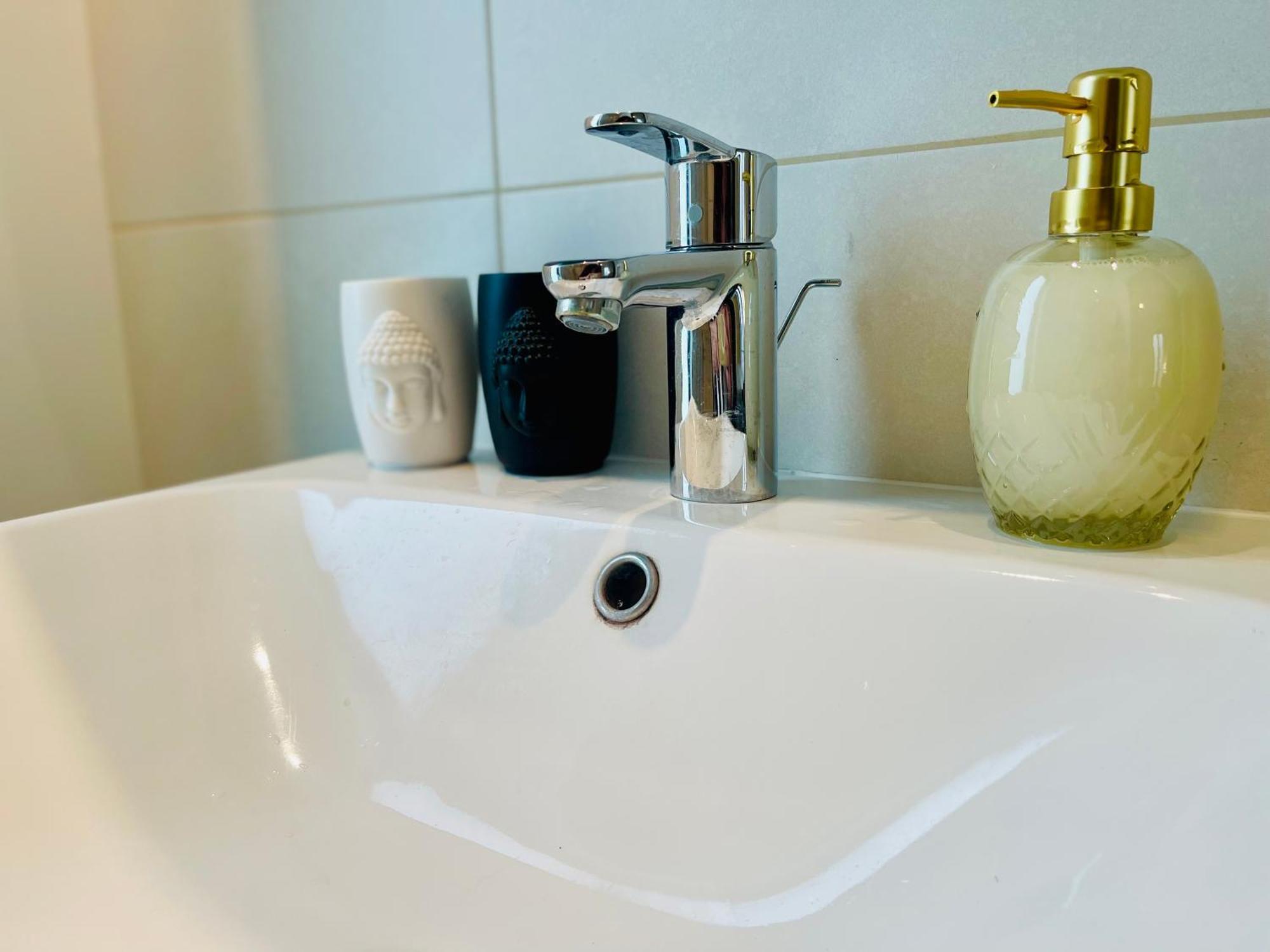 Down Town Spacious Loft Retreat With Private Parking Brussel Buitenkant foto