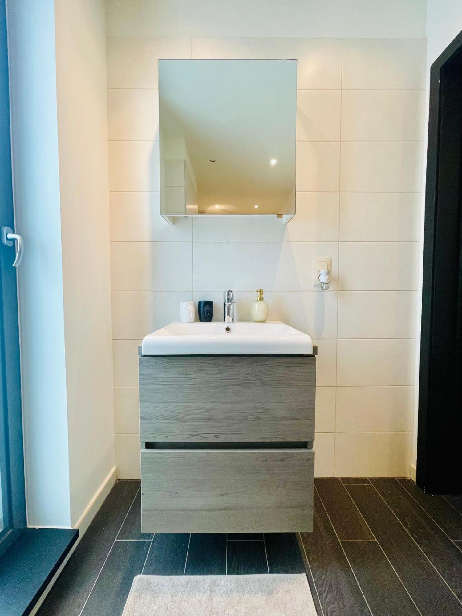 Down Town Spacious Loft Retreat With Private Parking Brussel Buitenkant foto