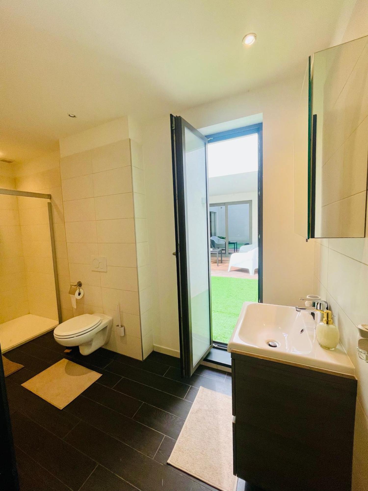 Down Town Spacious Loft Retreat With Private Parking Brussel Buitenkant foto